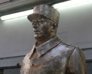 sculpture du monument De gaulle Churchill de Calais