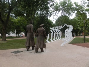 Monument Churchill De Gaulle de Calais- sculpteur patrick BERTHAUD