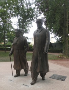 Monument Churchill De Gaulle de Calais- sculpteur patrick BERTHAUD