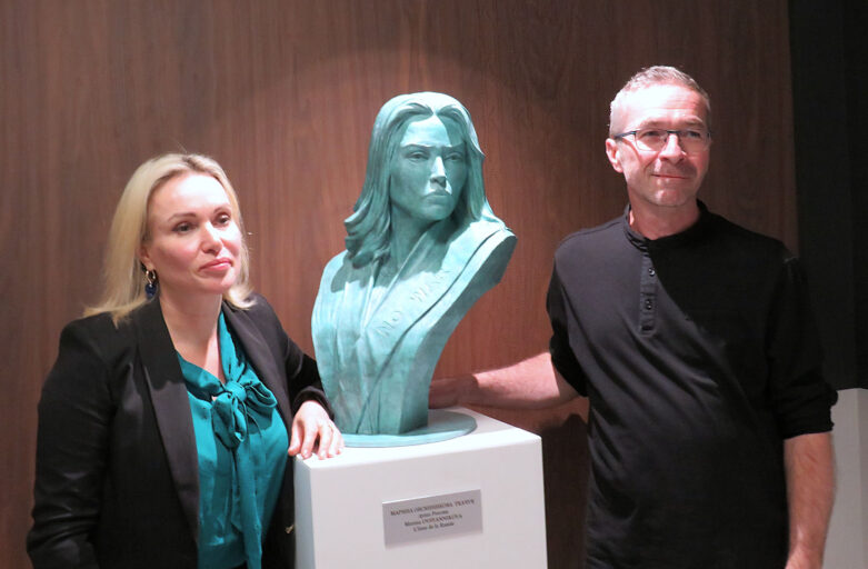 inauguration du buste de Marina Ovsyannikova